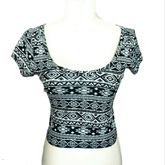 ULTRA FLIRT Aztec Crop Top Short Sleeve Size M - Picture 1 of 7